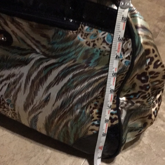 Kathy Van Zeeland  Over Night Bag with wheels - Picture 8 of 8